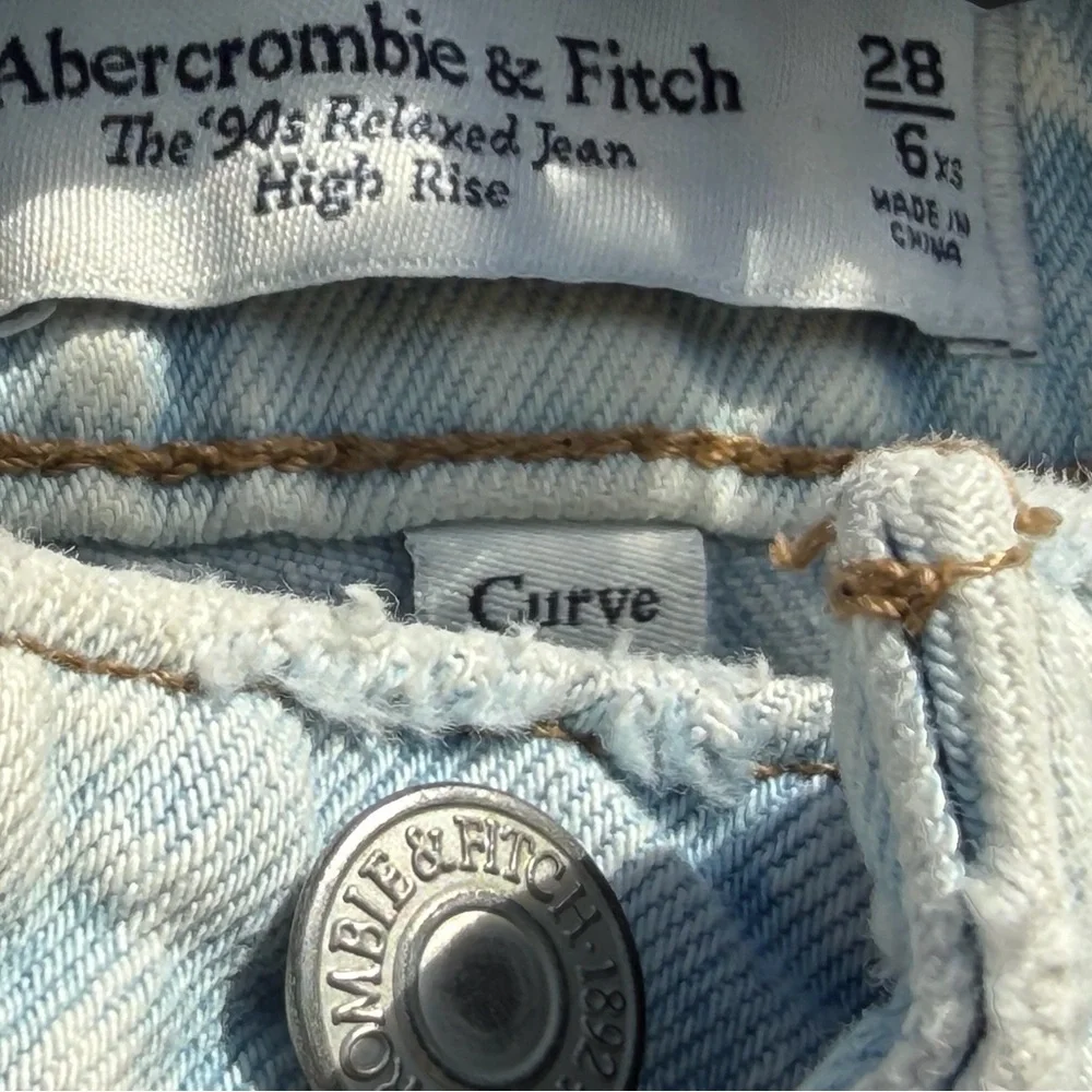 Abercrombie & Fitch Light Wash Flare Jeans - Picture 3 of 8